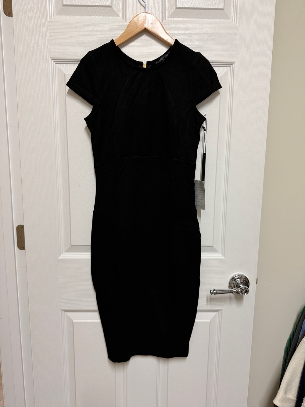 Felicity & Coco LBD Black Cap-Sleeve Midi Sheath Dress - Petite Small